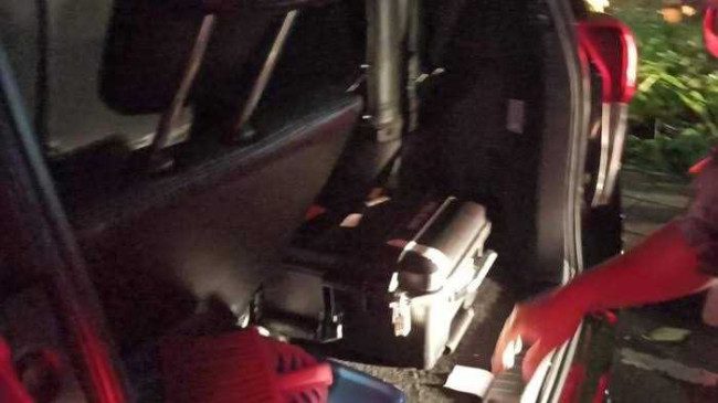 KPK-Bawa-Tujuh-Koper-Barang-Bukti-Geledah-Gedung-DPRD-DKI-Jakarta.