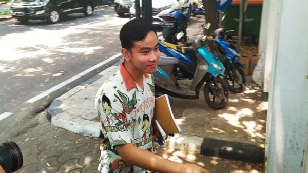 Terciduk-Santai-Sore-BarengCiwi-ciwi-Gibran-Rakabuming-Unyu-unyu-Ya