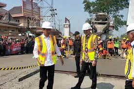 Jokowi tinjau jalan solo-purwodadi tidak pernah beres