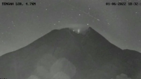 Heboh-Cahaya-Terang-di-Atas-Gunung-Merapi-Diduga-UFO-BRIN-dan-BPPTKG-Buka-Suara.