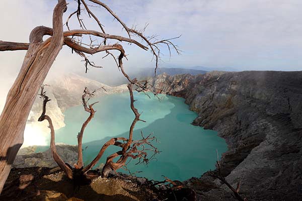 Pesona-Objek-Wisata-Alami-Kawah-Gunung-Ijen.jpg