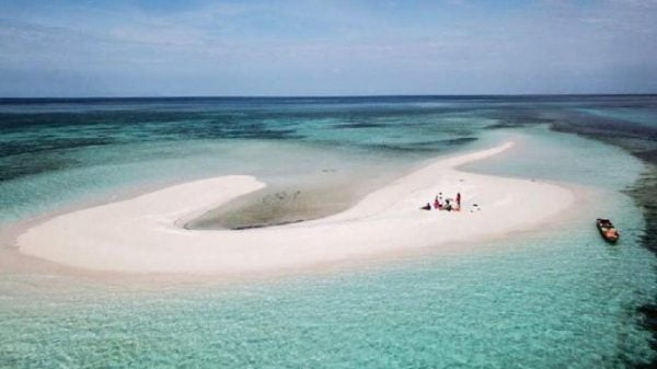 Pesona-Pasir-Di-Tengah-Laut-Flores-Yang-Wajib-Anda-Ketahui.jpg