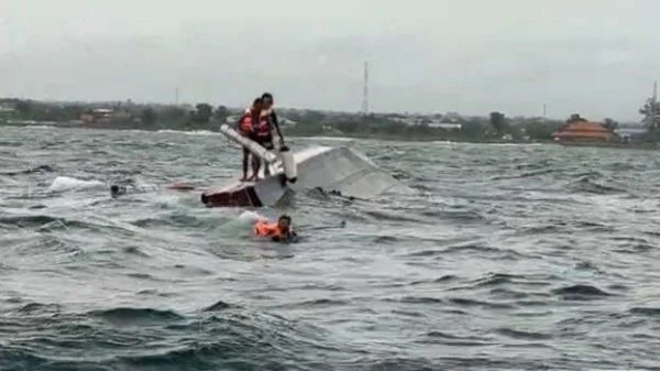 Video-Viral-Fast-Boat-Tenggelam-Di-Perairan-Gianyar-Sempat-Alami-Bocor.jpg